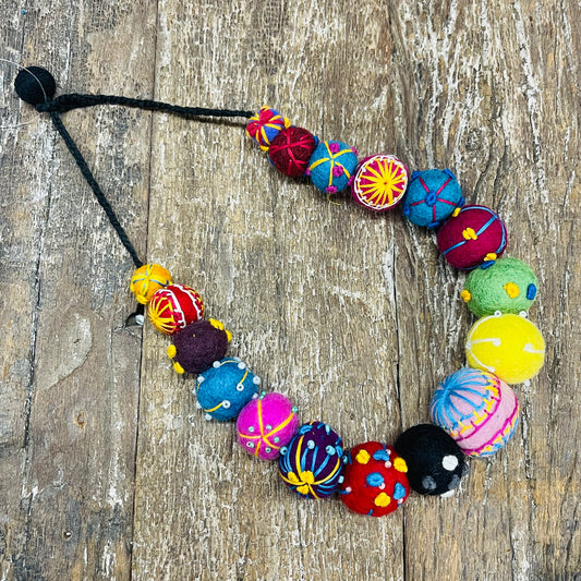 MF10M FELT HANDSTICHED NECKLACE 'MULTICOLOUR'